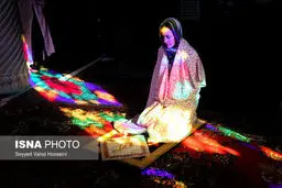 گردشگران، مبهوت مسجد رنگ‌ها