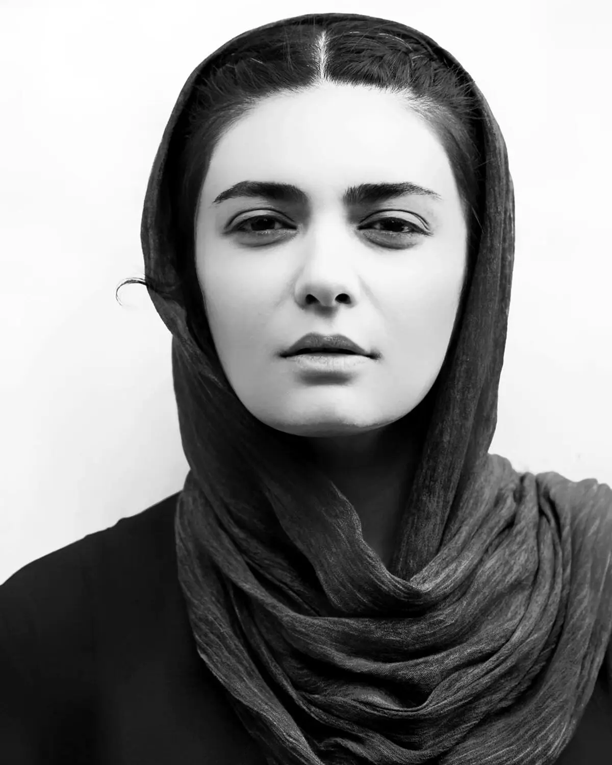پرتره خاص ليندا كياني + عكس