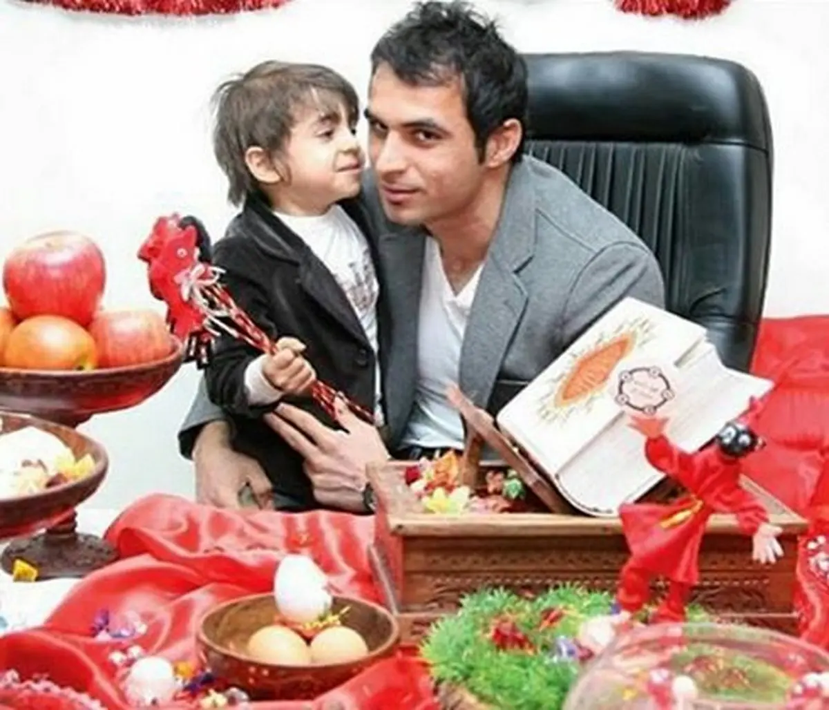 هادی نوروزی و پسرش سر سفره هفت سین/ عکس