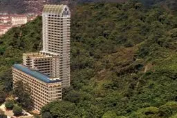 این آپارتمان نیست، قبرستان عمودیه! /عکس