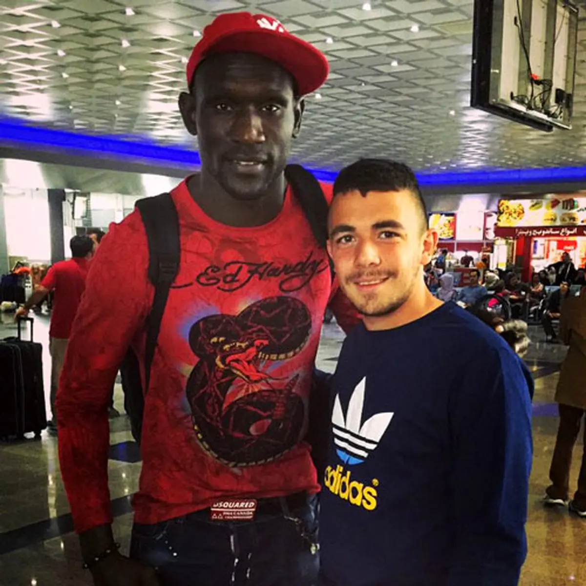 پسر قلعه نویی در کنار گلر تراکتور/عکس