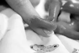 آیا جنین در رحم مادر می بیند؟!