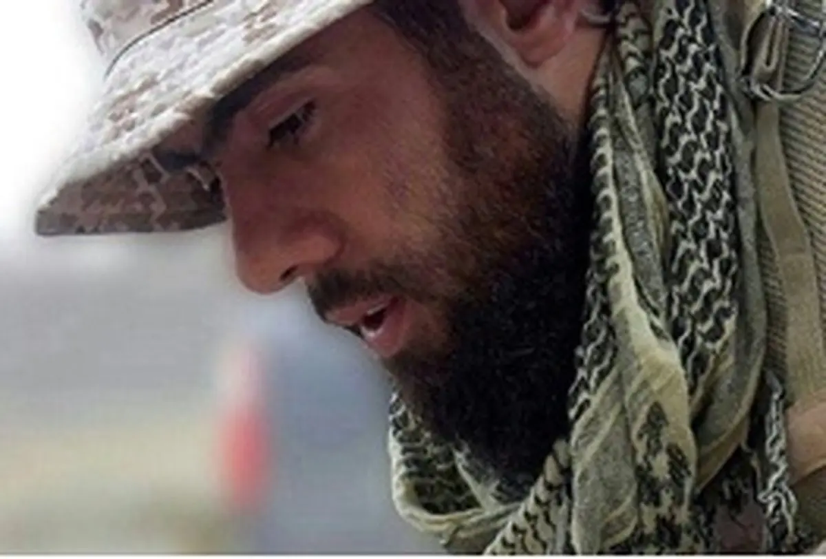 شهید مدافع حرم، یک مدافع حرم را تشییع می کند/ عکس