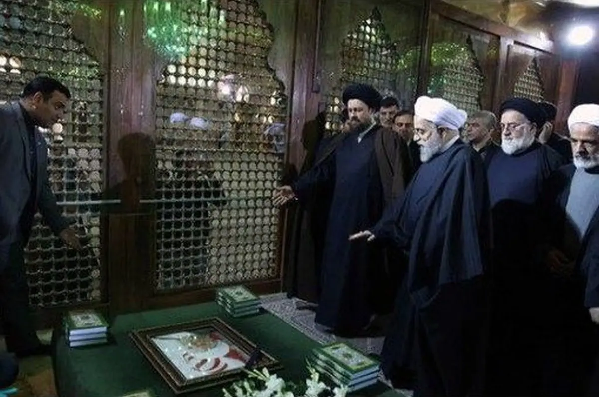 روحانی و سیدحسن خمینی بر سرمزار آیت‌الله هاشمی/عکس