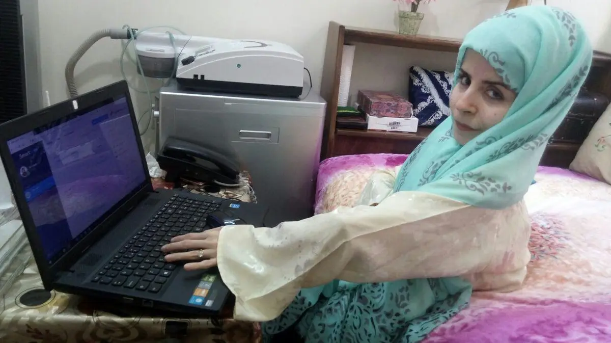 روایتی عجیب از دختری معلول با 200 استخوان شکسته/ با راه‌اندازی «معلولان نیوز» پول درمی‌آورم! +تصاویر