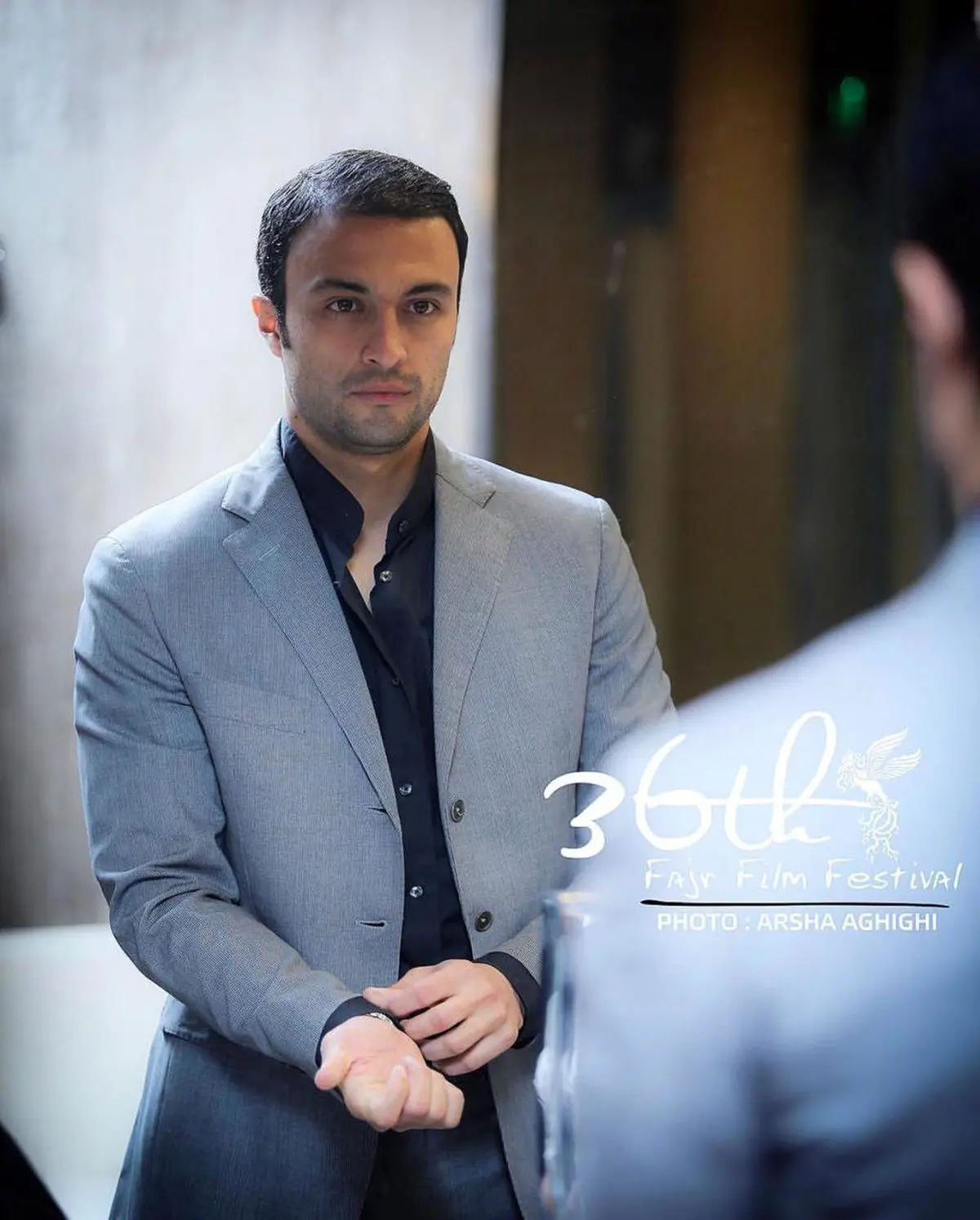 تصویری از تیپ امیر جدیدی در مراسم اختتامیه جشنواره فیلم فجر