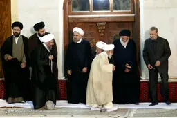 مواجهه هاشمی و جنتی در حرم /عکس