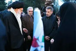 دیدار رهبر انقلاب با خانواده شهدای آتش نشان/عکس
