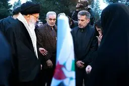 دیدار رهبر انقلاب با خانواده شهدای آتش نشان/عکس