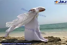 ژست جالب خانم بازیگر طنز کنار ساحل/عکس