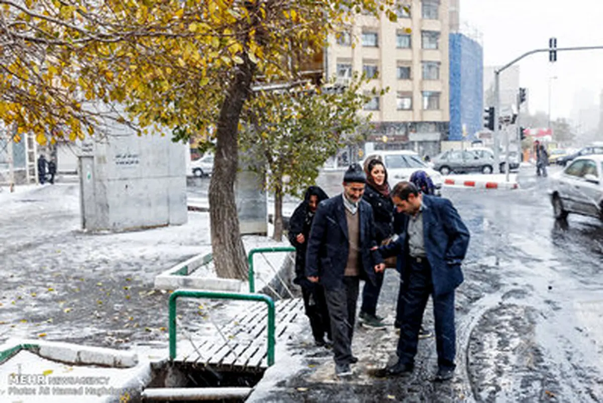 تصاویری زیبا از بارش برف پاییزی در تبریز