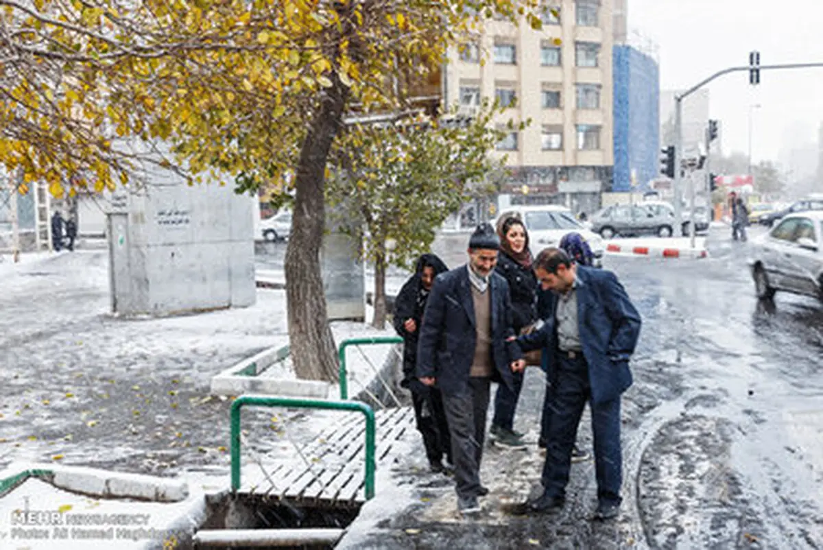 تصاویری زیبا از بارش برف پاییزی در تبریز