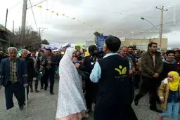 حضور عروس و داماد یزدی در راهپیمایی ۲۲بهمن/عکس