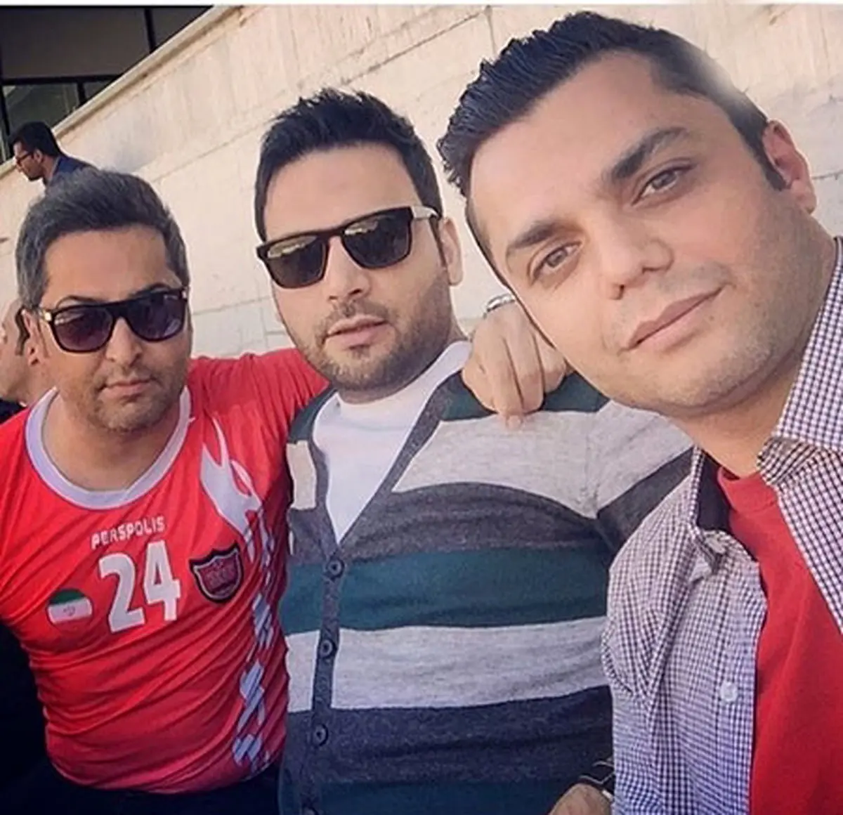 سلفی احسان علیخانی در ورزشگاه آزادی/ عکس