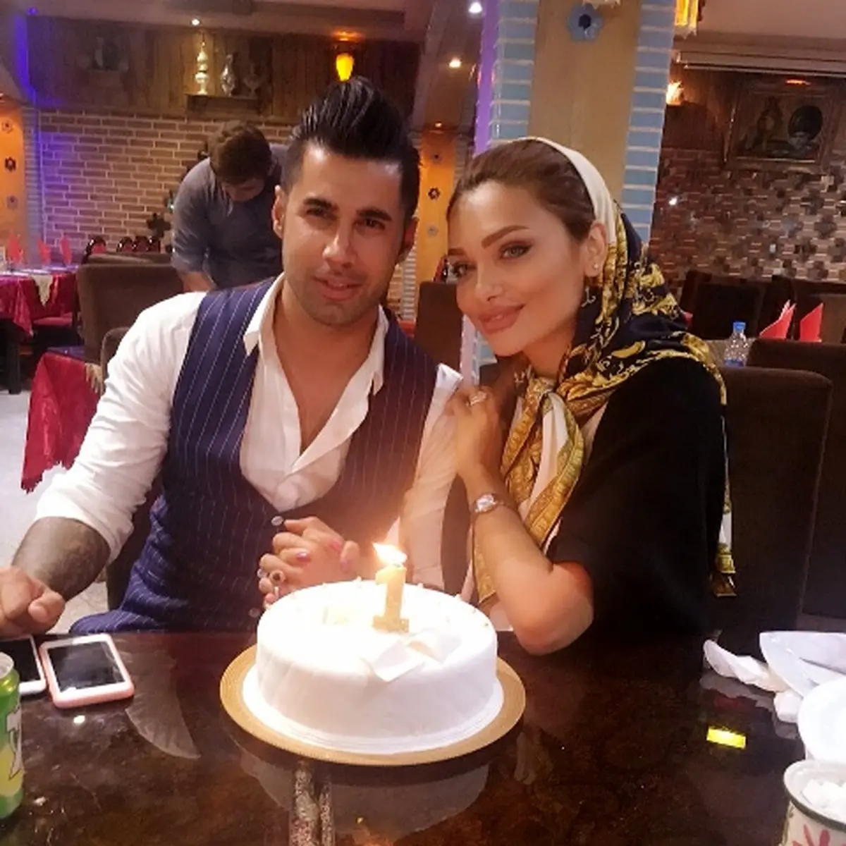 جشن دو نفره محسن فروزان و همسرش نسیم در اولین سالگرد ازدواج شان! عکس