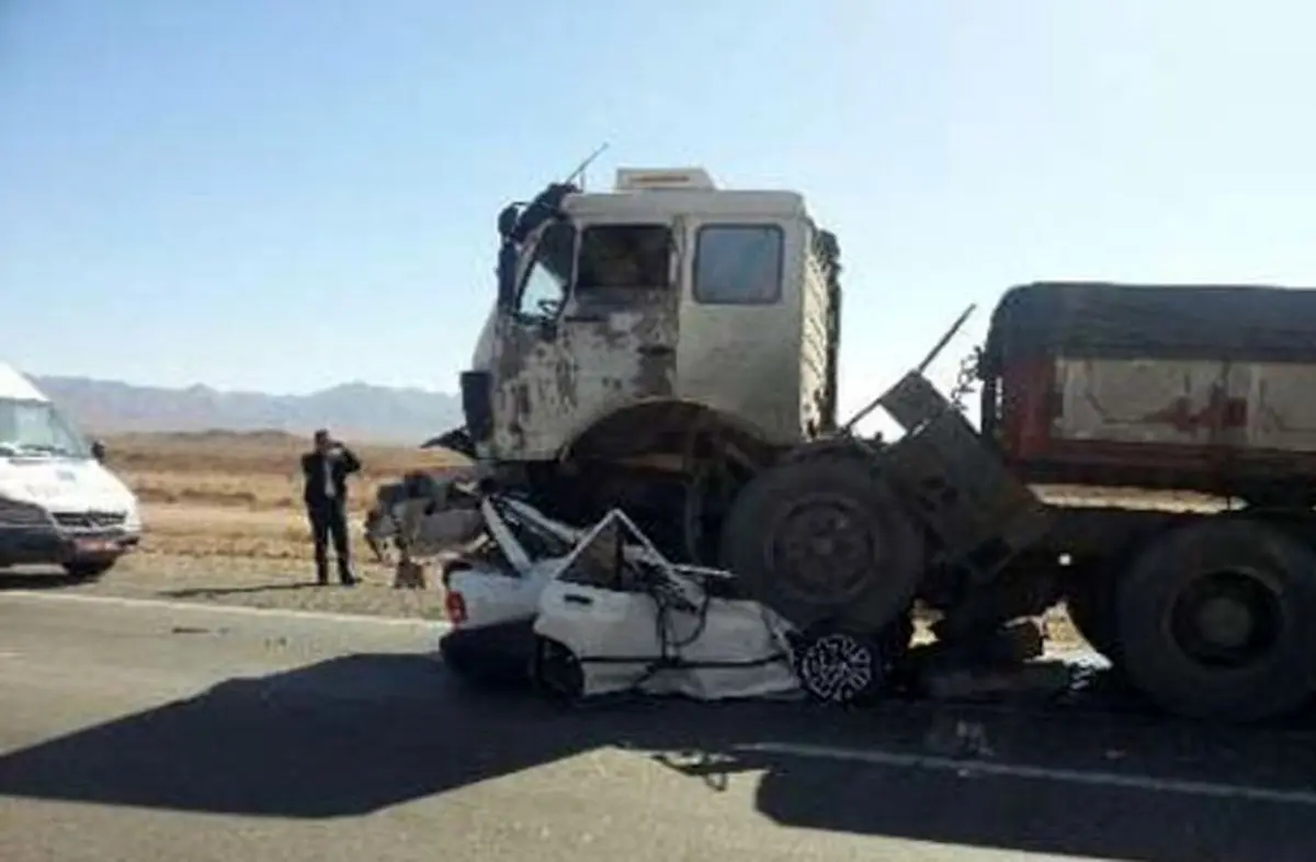 تصادف دردناک پراید با تریلی/ عکس