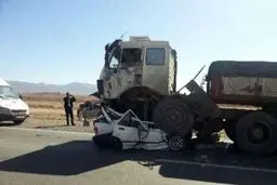 تصادف دردناک پراید با تریلی/ عکس