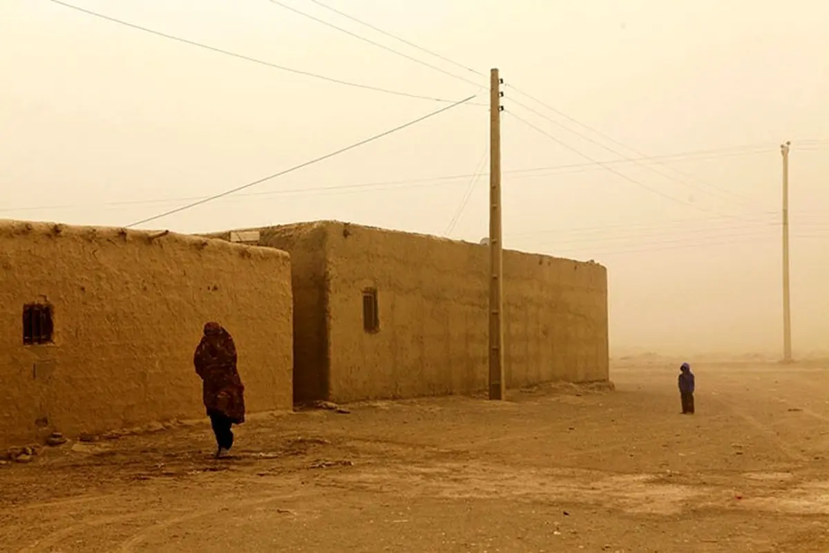هیچ‌کس از دختران روستا نپرسید زندگی‌ در روستا، میان چشم‌های کنجکاو و سرزنش‌بارِ هم‌ولایتی‌ها چگونه می‌گذرد