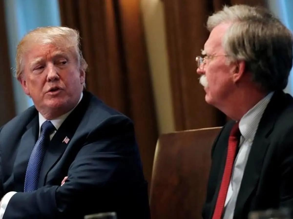 لس آنجلس تایمز: آیا ترامپ در حال زندگی کردن در دنیای خیالی جان بولتون است؟