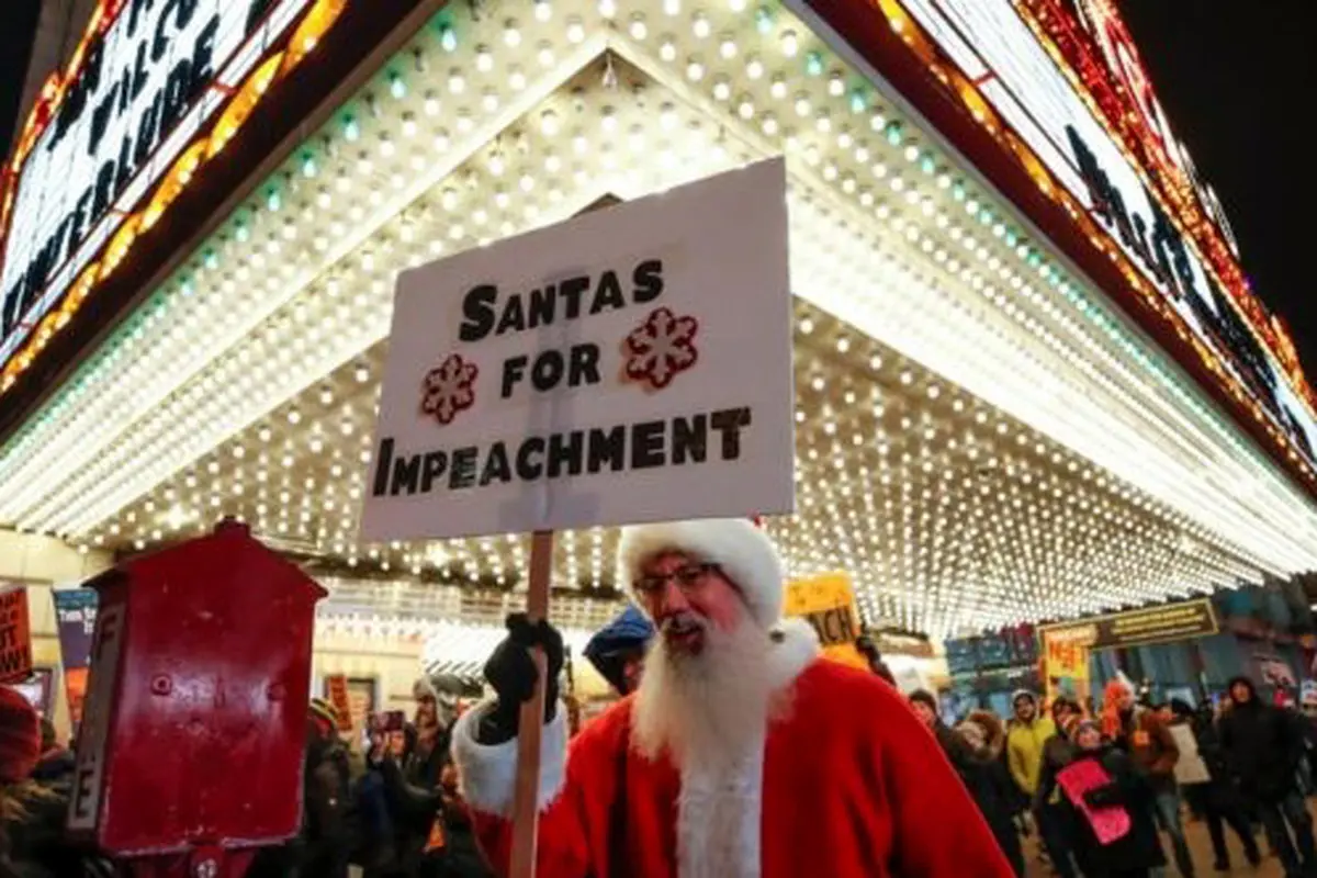 عکس / تظاهرات در حمایت از استیضاح ترامپ در شیکاگو