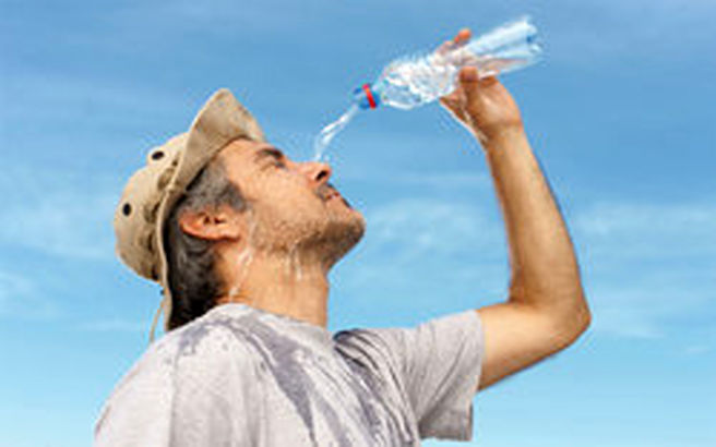 هنگام گرمازدگی این نوشیدنی ها را نخورید