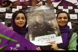 اقدام عجیب خانم بازیگر در حمایت از یکی از کاندیداها/عکس