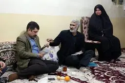 دیدار با جانبازی که ۳۳ سال است نخوابیده!/تصاویر