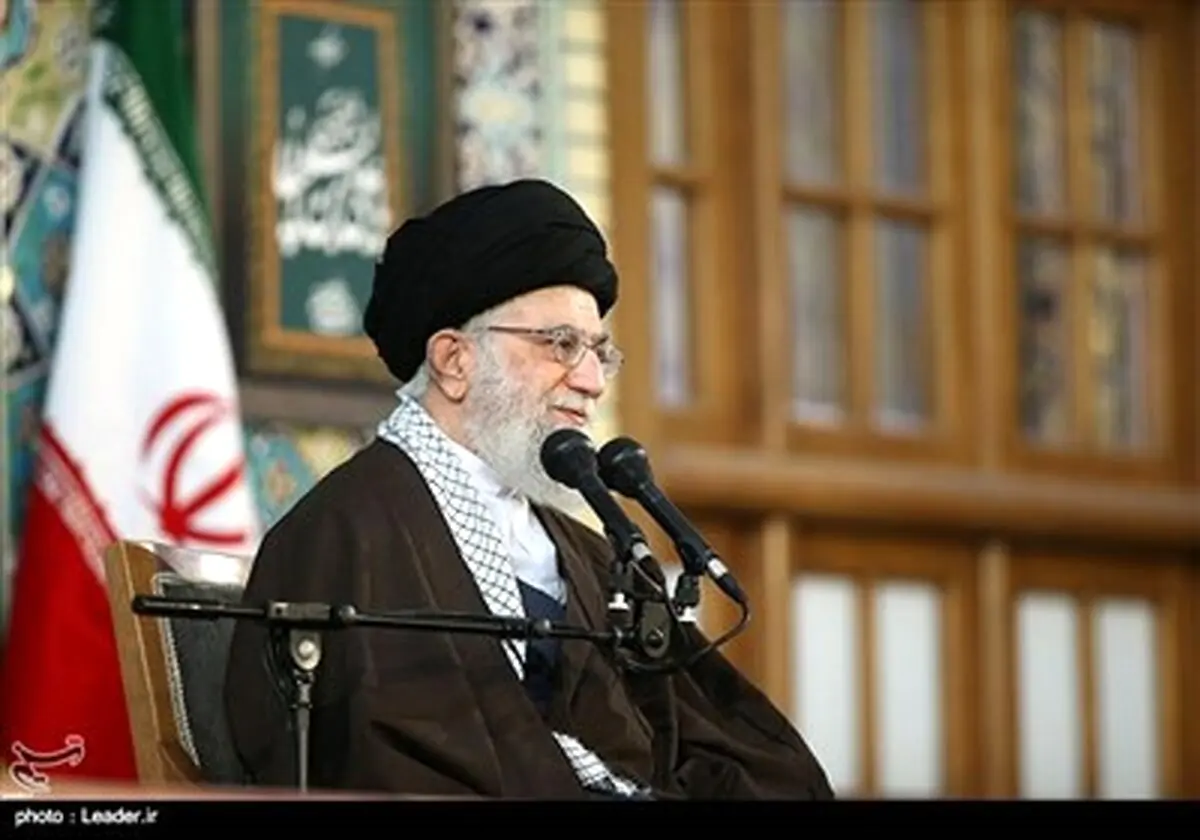 تصاویر سخنرانی رهبر انقلاب در اجتماع زائران و مجاوران حرم مطهر رضوی