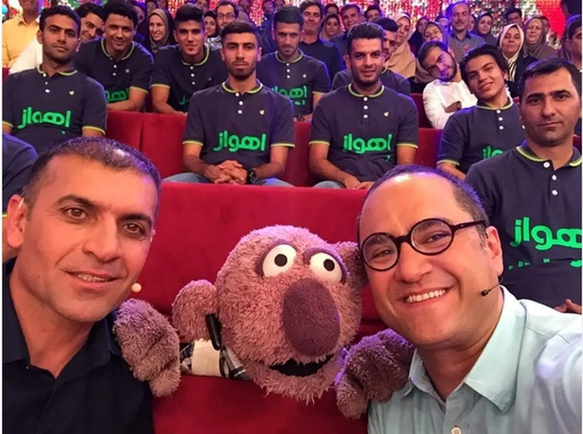 ویسی در کنار جناب خان/ عکس