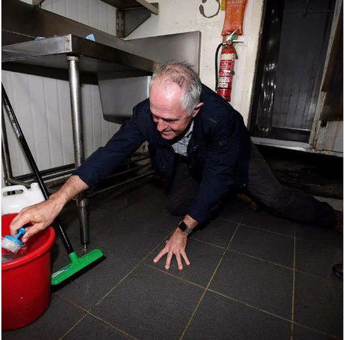 اقدام عجیب نخست وزیر استرالیا در یک رستوران/عکس