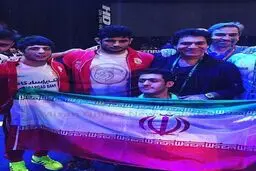 خواننده لس آنجلسی در بین کشتی گیران ایرانی/ عکس