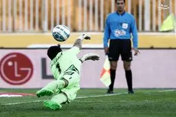 عکس/ شیرجه فوق العاده بیرانوند روی پنالتی طارمی