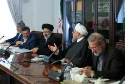 عکسی کمتر دیده شده از خوش و بش روحانی و رئیسی