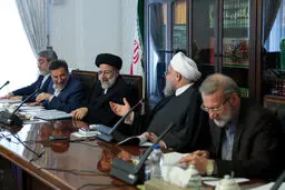 عکسی کمتر دیده شده از خوش و بش روحانی و رئیسی