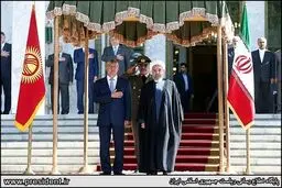 استقبال رسمی از رییس جمهوري قرقیزستان/تصاویر