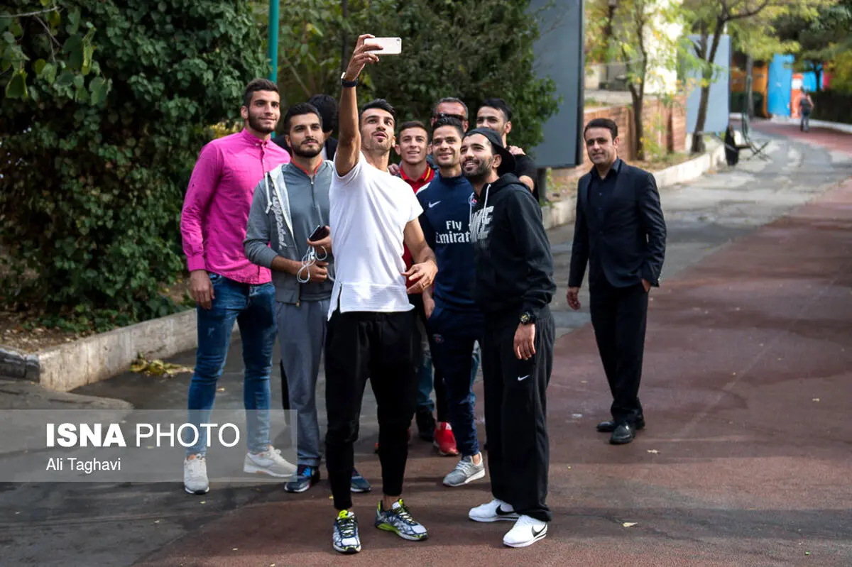 سلفی متفاوت پرسپولیسی‌ها در تهران/عکس
