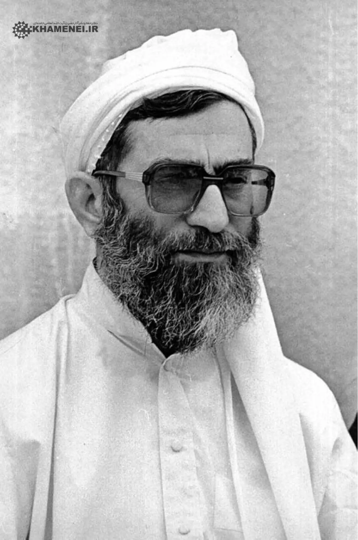 تصویر ویژه‌ای از حضرت آیت‌الله خامنه‌ای در لباس بلوچی