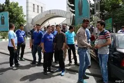 تجمع اعتراض آمیز هواداران استقلال مقابل وزارت ورزش + تصاویر