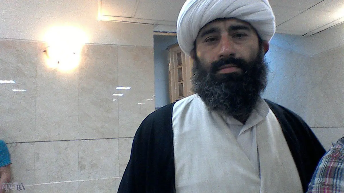 انصراف از کاندیداتوری به نفع احمدی‌نژاد/ظاهر عجیب آقای کاندیدا و قفل‌هایش/زنان همچنان کاندید می‌شوند