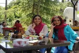 عکس جدید مارال و مونا فرجاد خواهران 35 و 33 ساله