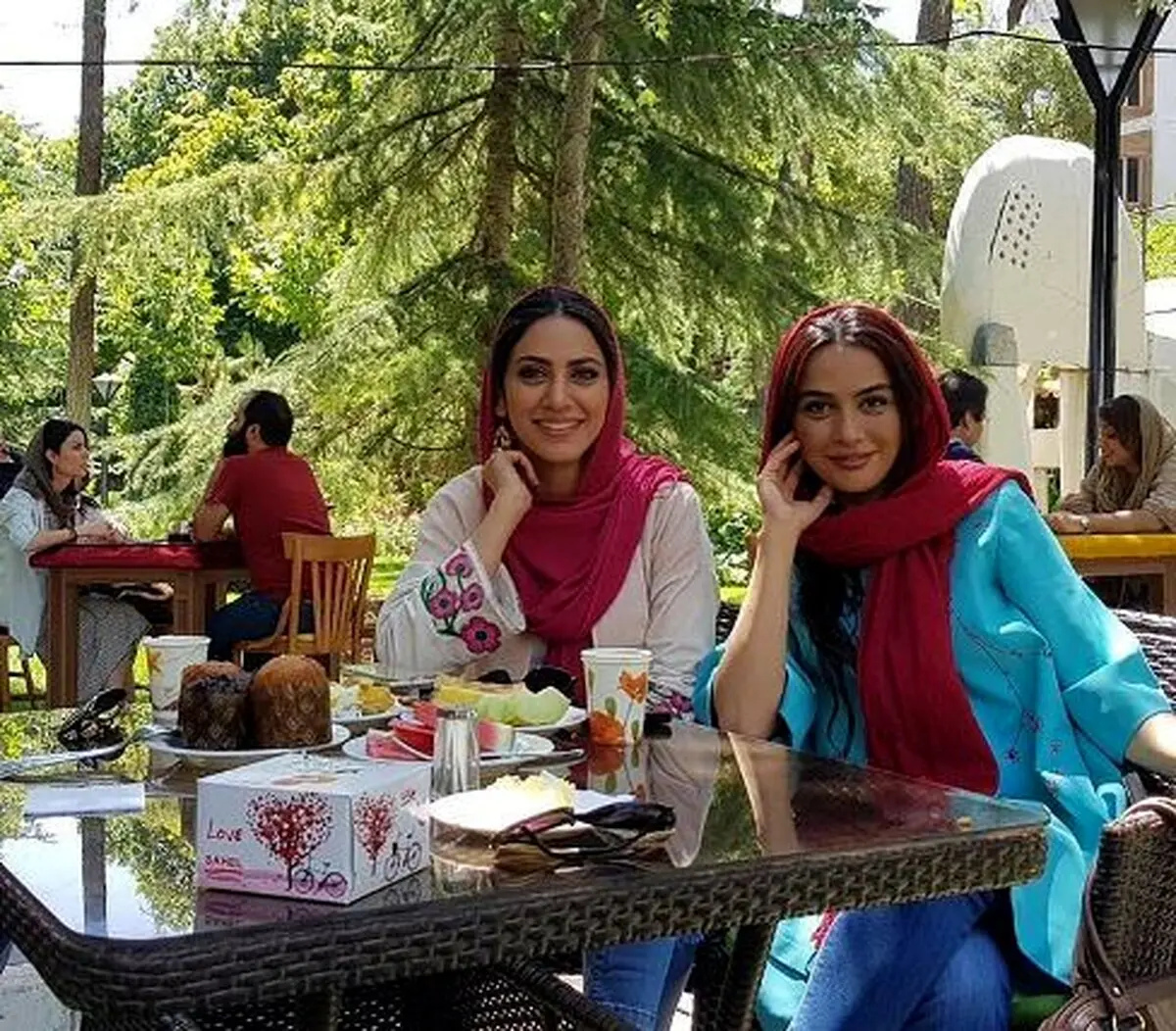 عکس جدید مارال و مونا فرجاد خواهران 35 و 33 ساله