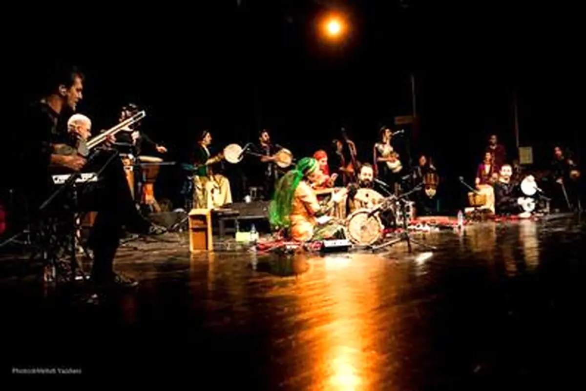 تصاویر کنسرت شاد گروه «رستاک» در شیراز