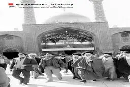 تصویری قدیمی از رهبر انقلاب در حرم مطهر حضرت معصومه