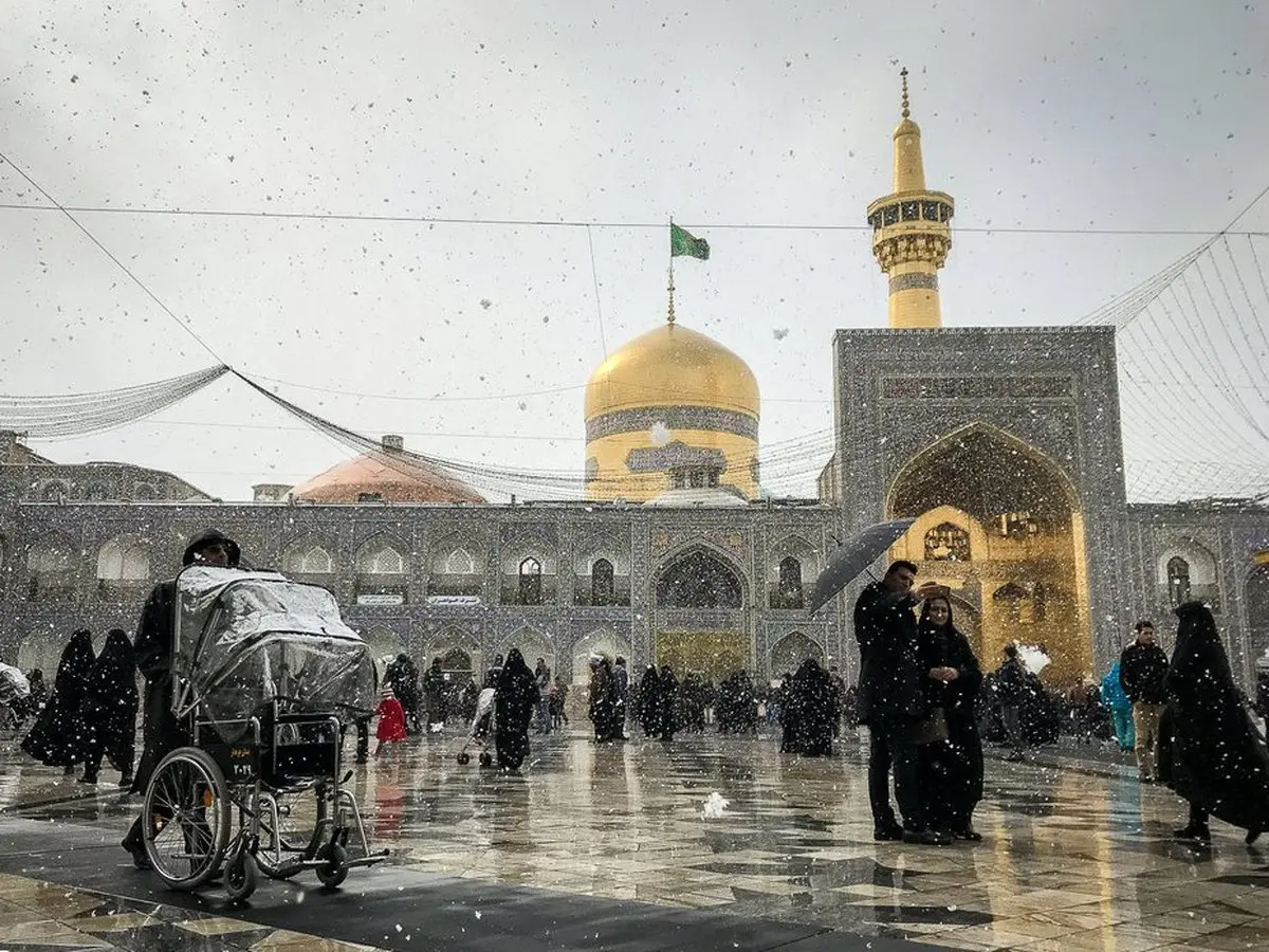 تصاوير: حال و هوای برفی حرم امام رضا (ع)
