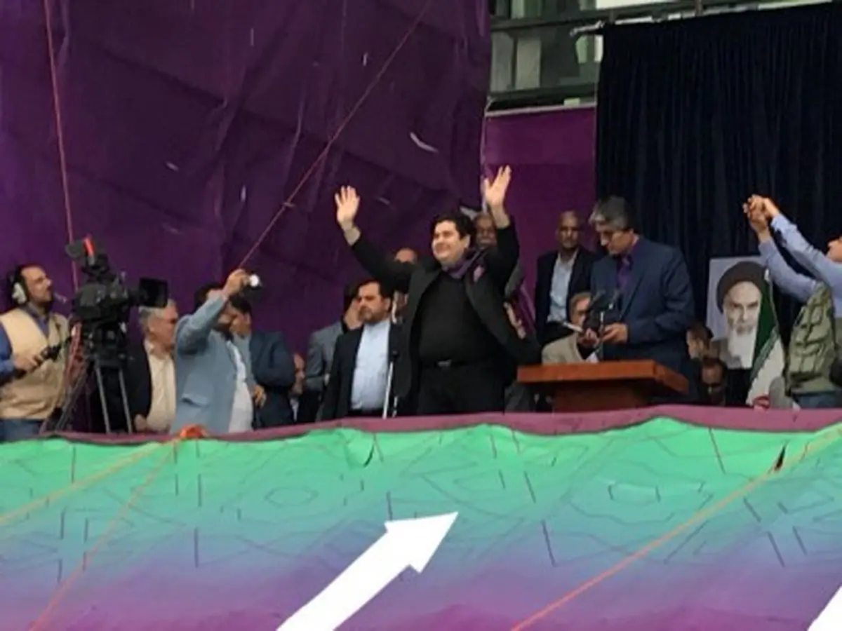 سالار عقیلی در میان حامیان روحانی در مشهد /عکس