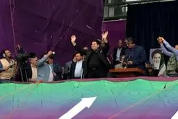 سالار عقیلی در میان حامیان روحانی در مشهد /عکس