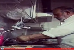 ظرف‌شستن شیخ حسین انصاریان/عکس