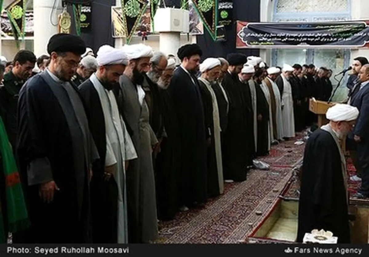 حاشیه‌های تصویری مراسم ترحیم والده رئیس‌جمهور در قم با حضور سیدحسن خمینی، مراجع عظام تقلید، رییس دفتر رهبری، وزرای دولت و...