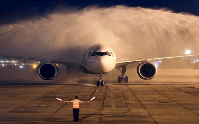عکسی جذاب از هواپیمای حامل ۲ میلیون دوز واکسن کرونا