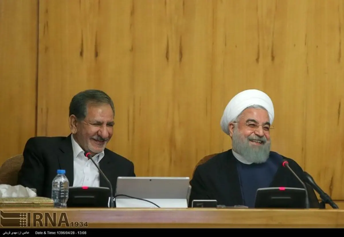 خنده های روحانی و جهانگیری در حاشیه نشست هیات دولت/عکس